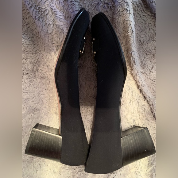 Salvatore Ferragamo size 10(US) black pumps. - Picture 4 of 6